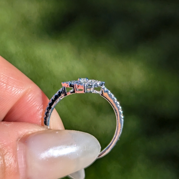 14K Solid White Gold Diamond Clover Flower Ring - Picture 3 of 12